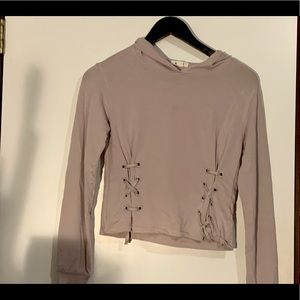 Pull over thin hoodie, cropped, says xs bur fits like a small